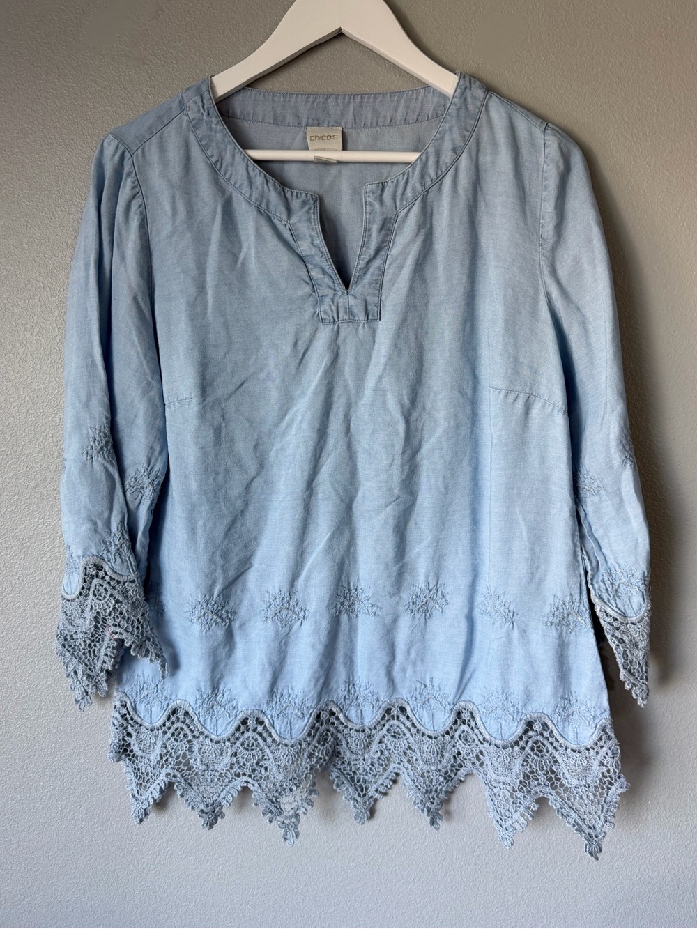 Chico’s light blue embroidered lace trim lyocell lightweight top sz 0 Women’s S